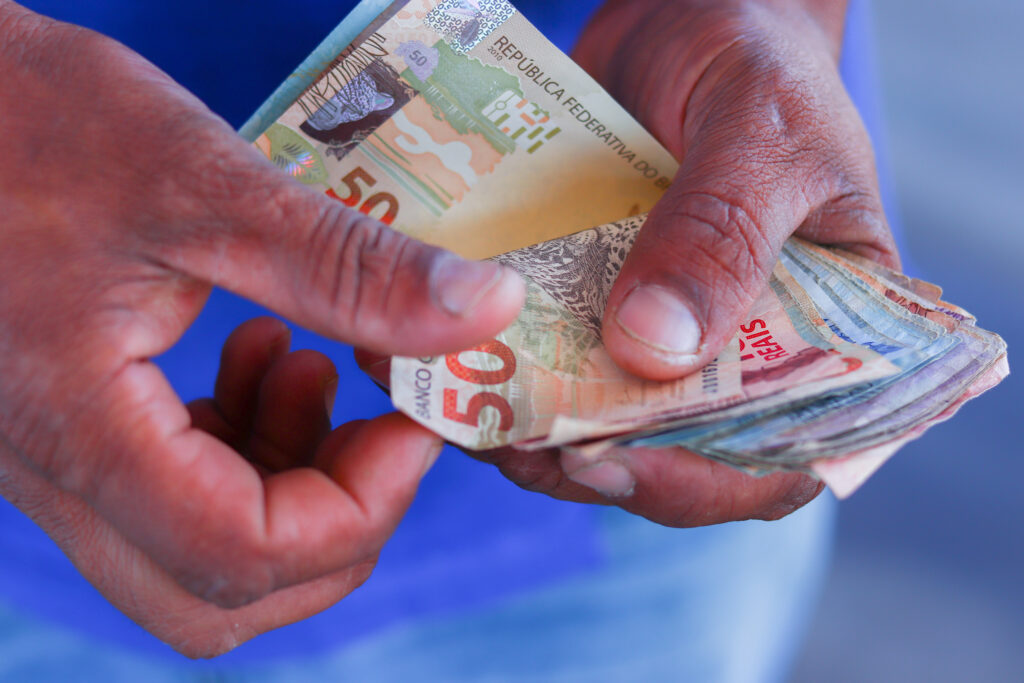 Se você recebeu o Auxílio Emergencial indevidamente, precisa retornar o valor ao governo.