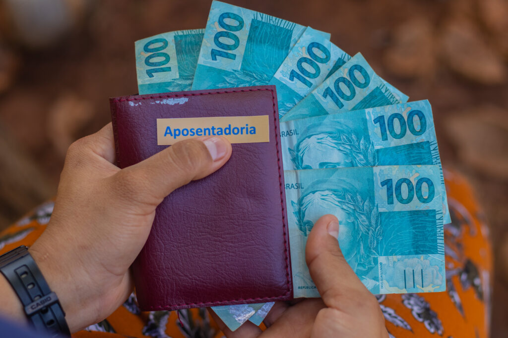 Se você é segurado do INSS, veja quando recebe os pagamentos de outubro.