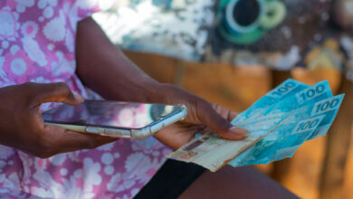 O governo quer impedir que beneficiários de programas sociais continuem apostando em bets.