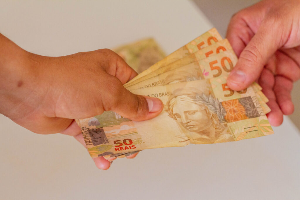 Se você começou a trabalhar neste ano, veja quanto recebe de 13º salário.