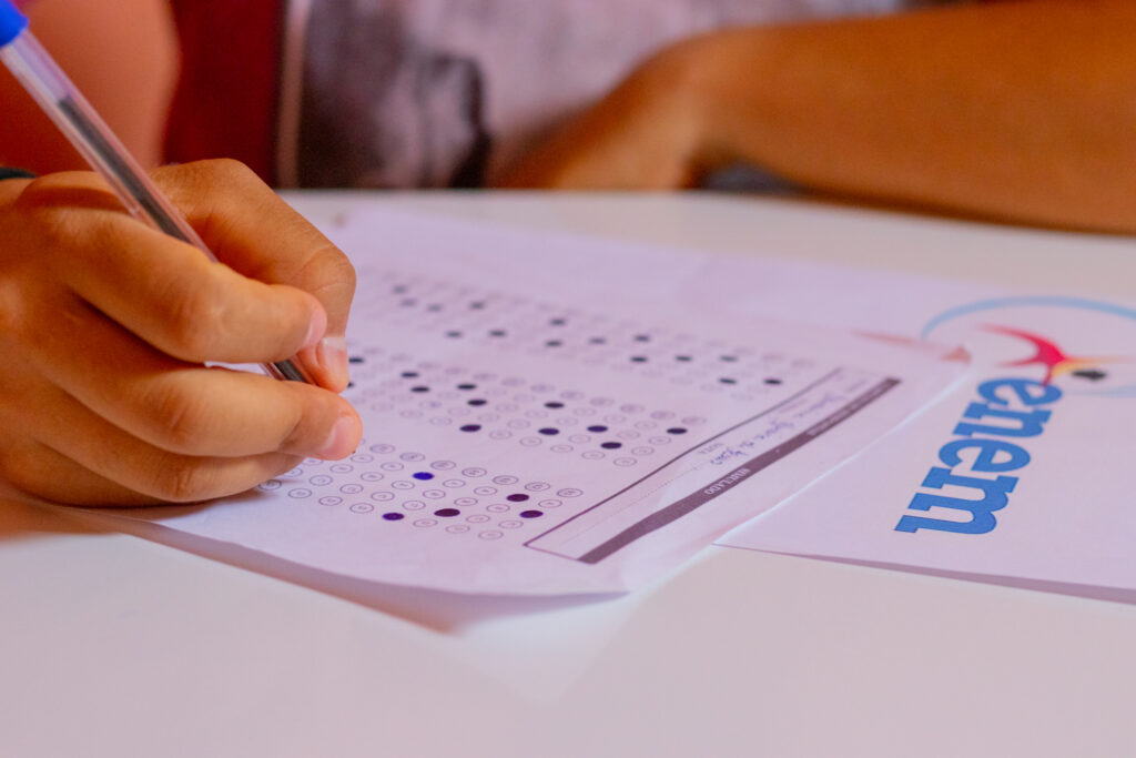Vai fazer o Enem? Saiba como funciona o cálculo da nota.