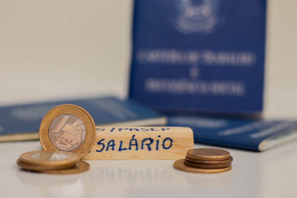 Se você é trabalhador, saiba como funciona o décimo terceiro.