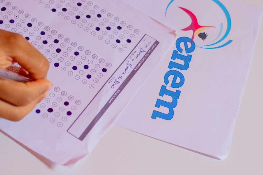 Quem vai fazer o Enem não pode levar qualquer coisa. Veja o que está proibida.