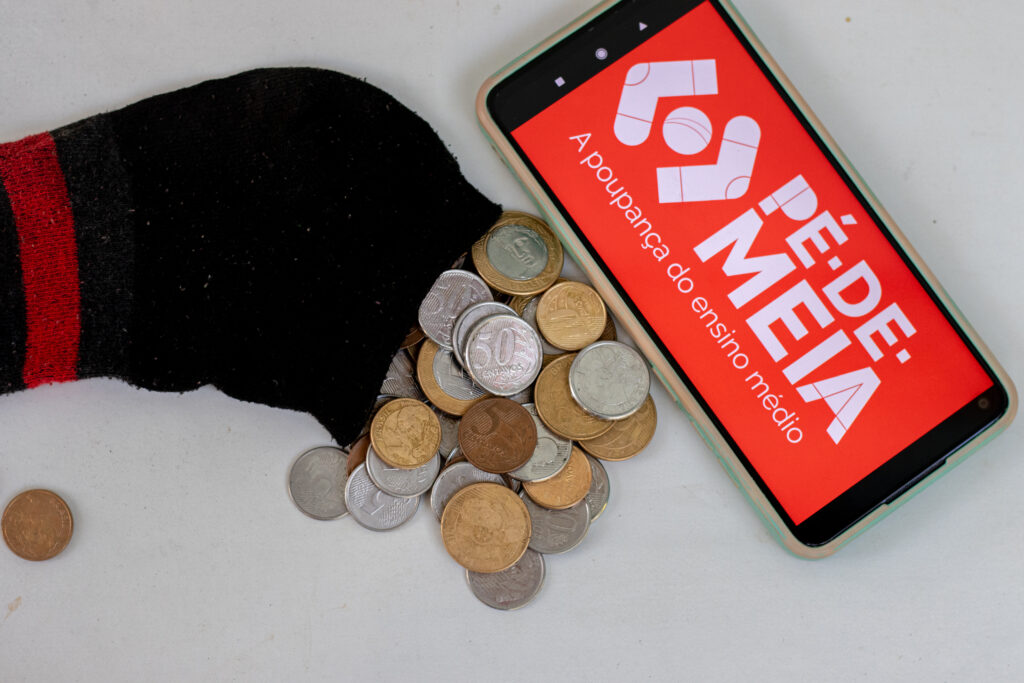 Se você recebe o Pé-de-Meia, veja quando o Incentivo Enem cai na conta.