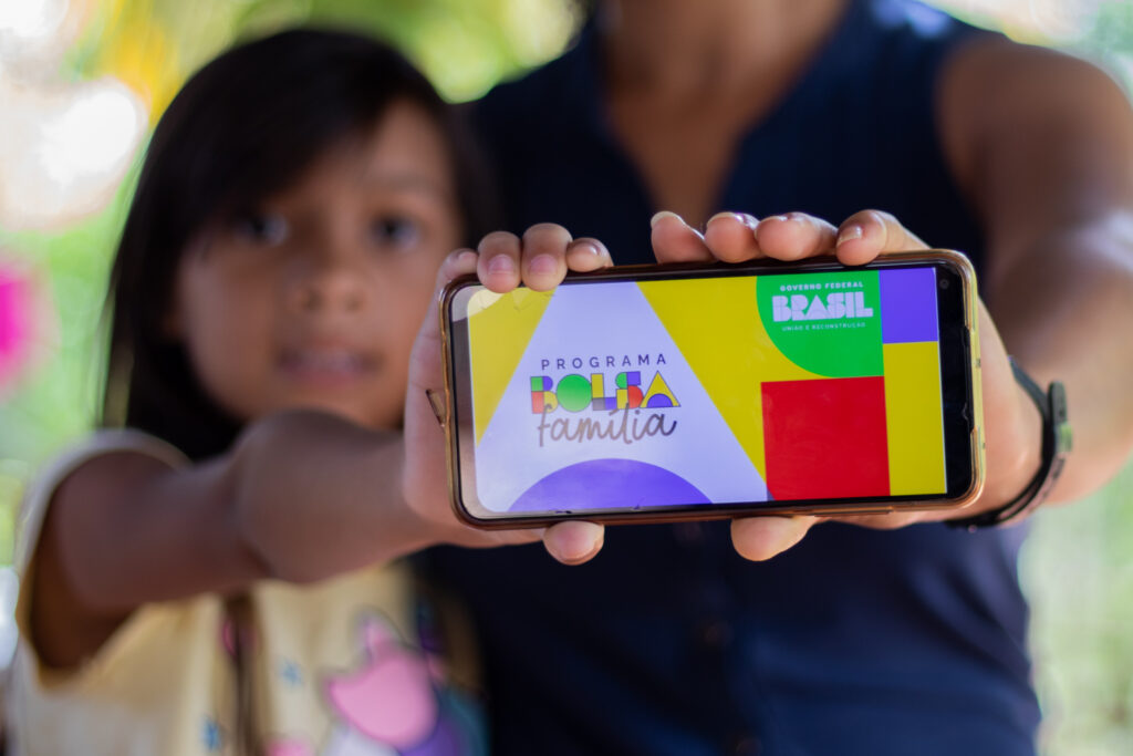 Se você recebe o Bolsa Família, veja o que acontece se arrumar emprego.